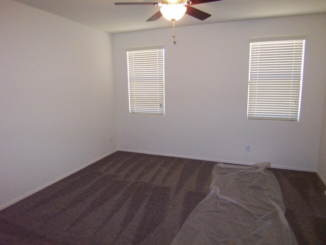 Building Photo - Gilbe Single Story 4 Bedroom