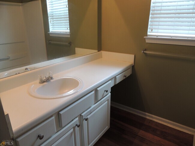 Building Photo - 2841 Walden Lake Bend