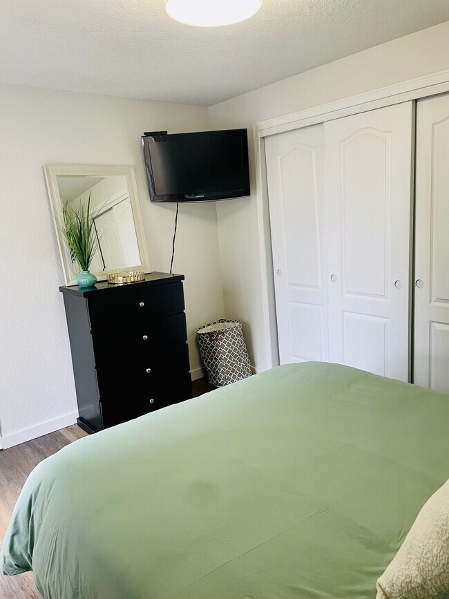 Building Photo - 20390 Fairway Dr