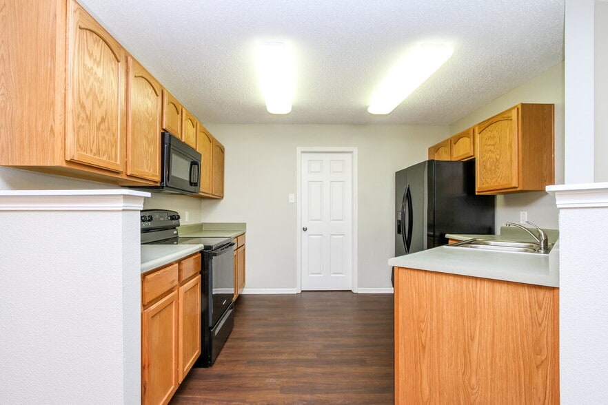 Building Photo - 14384 Black Farm Dr