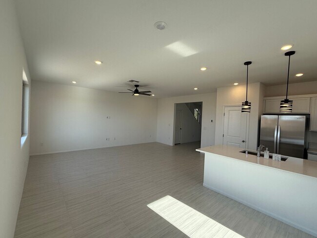 Building Photo - Brand new Southwest 3 bedrooms 2.5 bathrooms