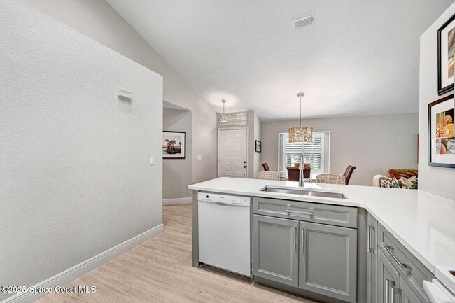 Building Photo - 102 Caledonia Dr