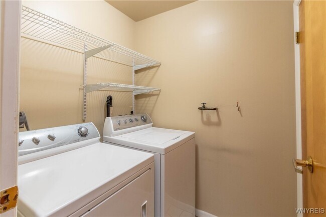 Building Photo - 1105 Youngs Rd