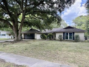 Building Photo - 735 Westbrook Dr
