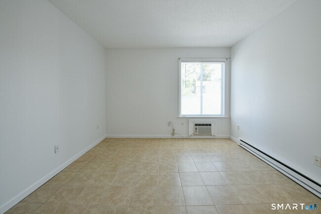 Building Photo - 2 Hamre Ln