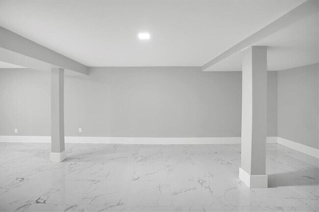 Building Photo - 2271 Cresta Dr