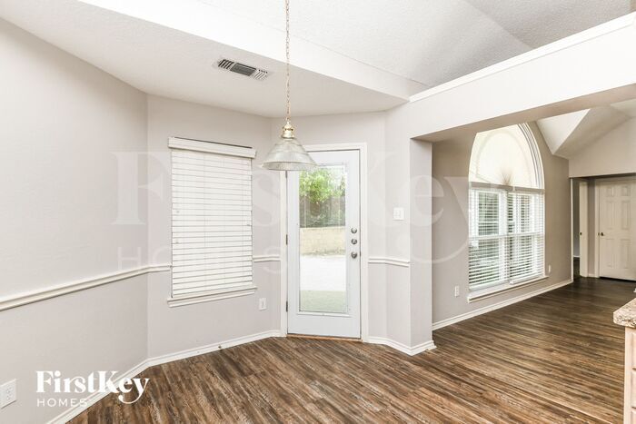 Building Photo - 4732 Lennon Ave