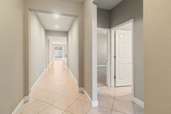 Building Photo - Stunning Avalon Park 4 Bed / 3 Bath Home f...