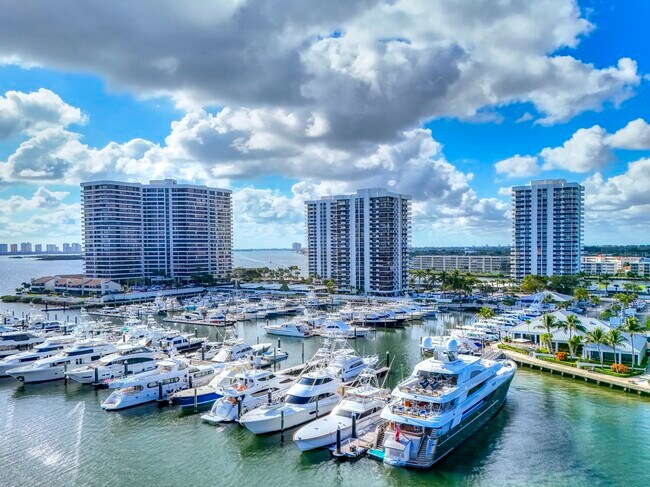 Building Photo - 123 Lakeshore Dr