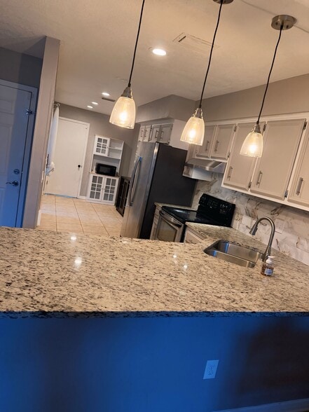 Kitchen - 1159 Fromage Cir W