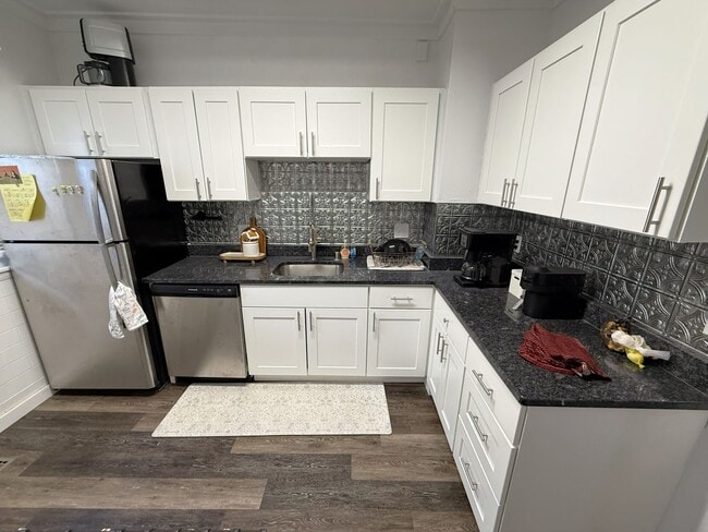 Building Photo - 2 Lathrop St