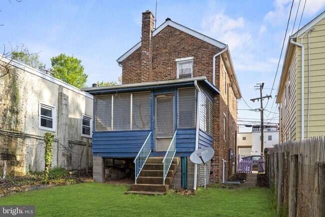 Building Photo - 9 Royal St SW