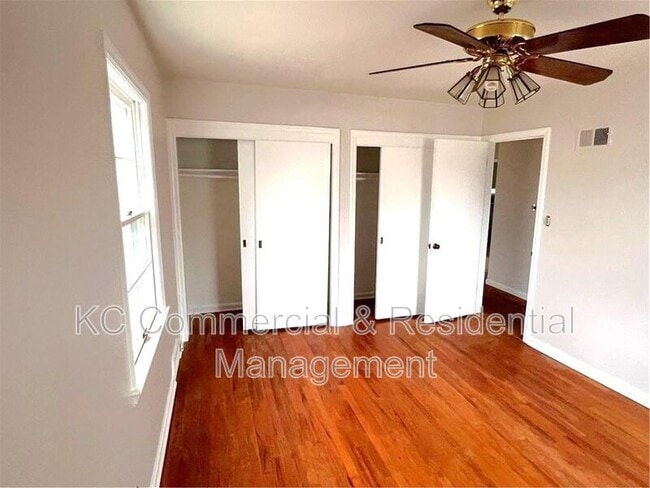Building Photo - 802 E 75th Terrace