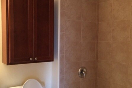 Second bathroom has tub - 405 S Creekside Dr