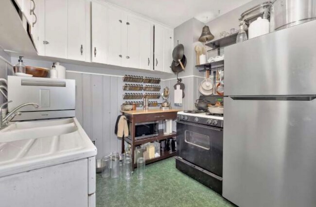 Building Photo - 3421 Glenway Ave