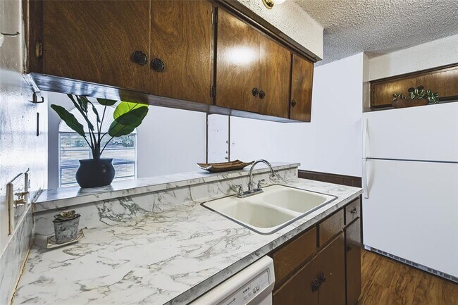 Building Photo - 4713 Sagebrush Trail