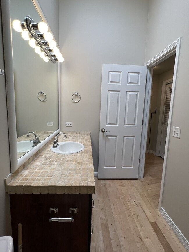 Building Photo - Fantastic 4 bed 3 bath home in the Highlan...