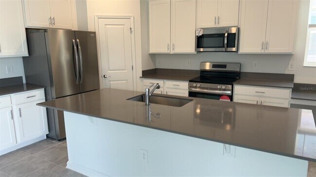 Building Photo - 6283 Blissful St