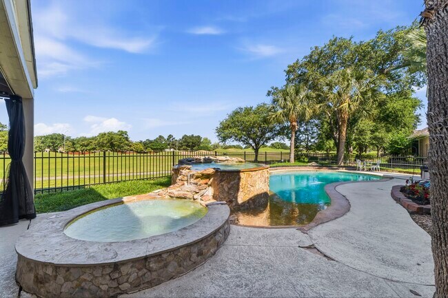 Building Photo - 11823 Canyon Mills Dr