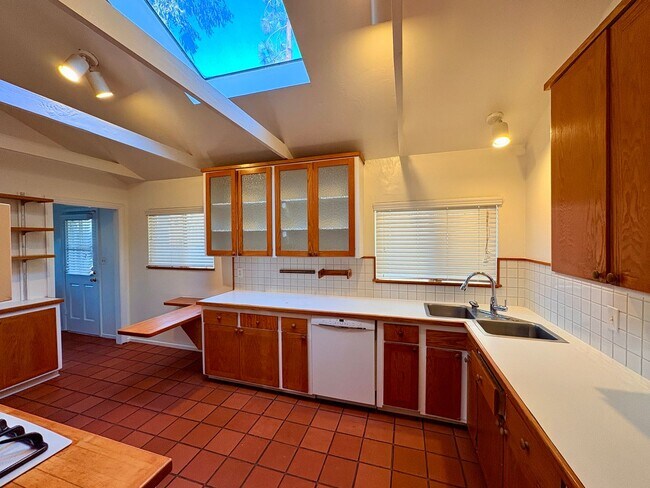 Building Photo - Secluded 3 Bedroom House in Encinitas