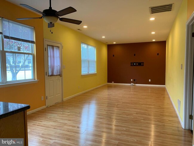 Building Photo - 35 Oakmont Terrace