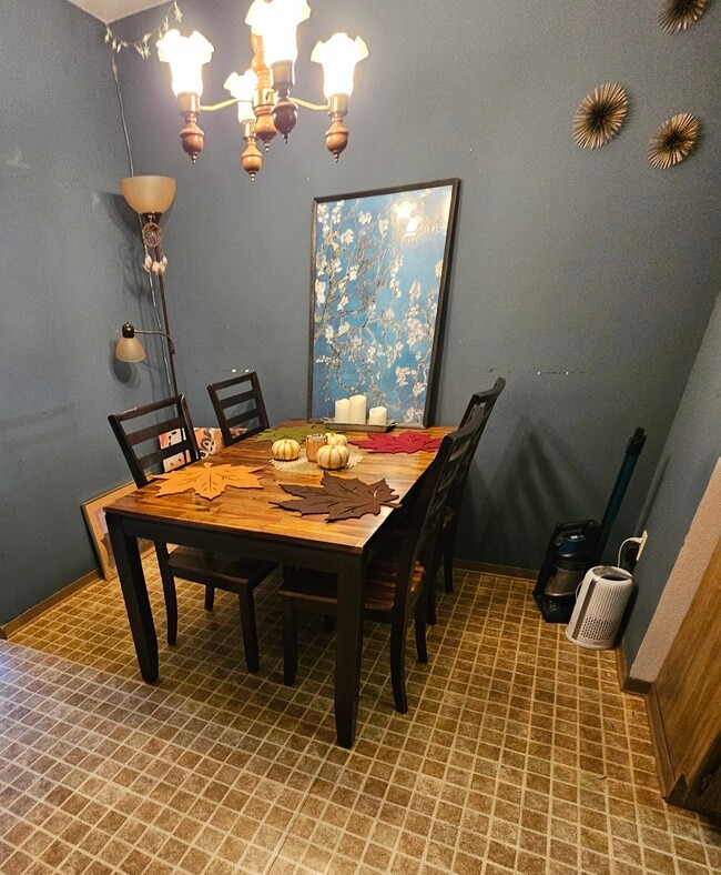 Building Photo - 1405 Pine Cone Rd