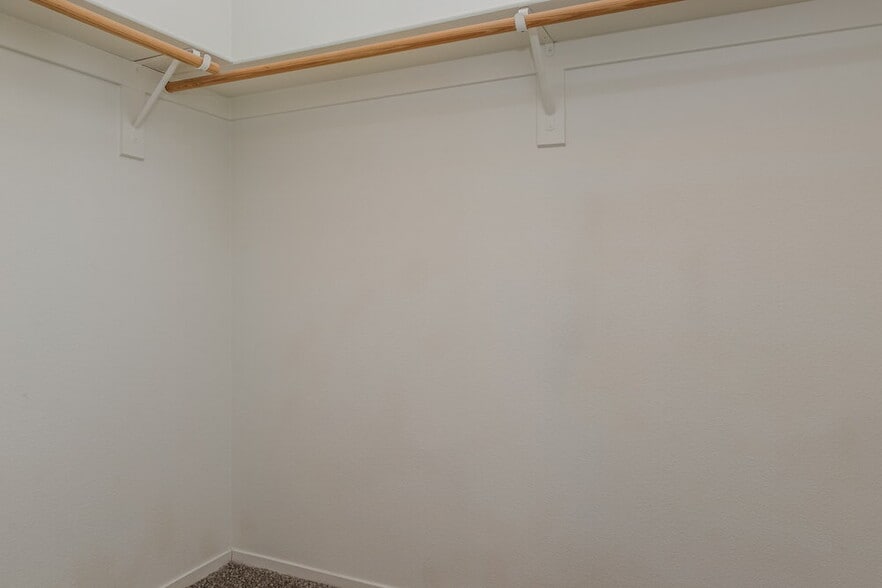 Building Photo - 332 Plum Horse Ave