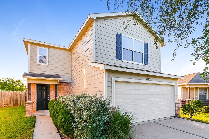 Building Photo - 7727 Painted Desert Dr
