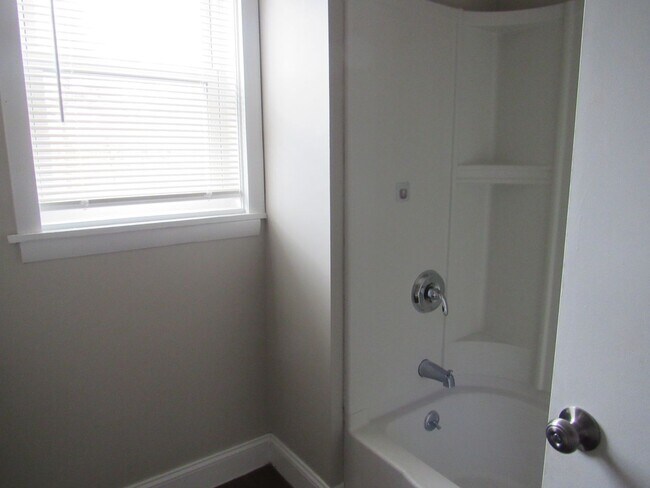 Building Photo - Dracut Beautiful 5 Bedroom Apartment Ready for Occupancy!!