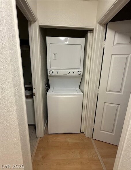 Building Photo - 460 Elm Dr