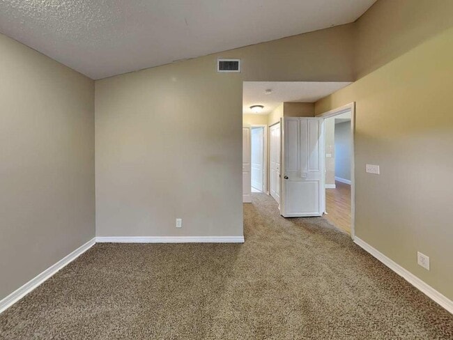 Building Photo - 1500 Hammock Ln
