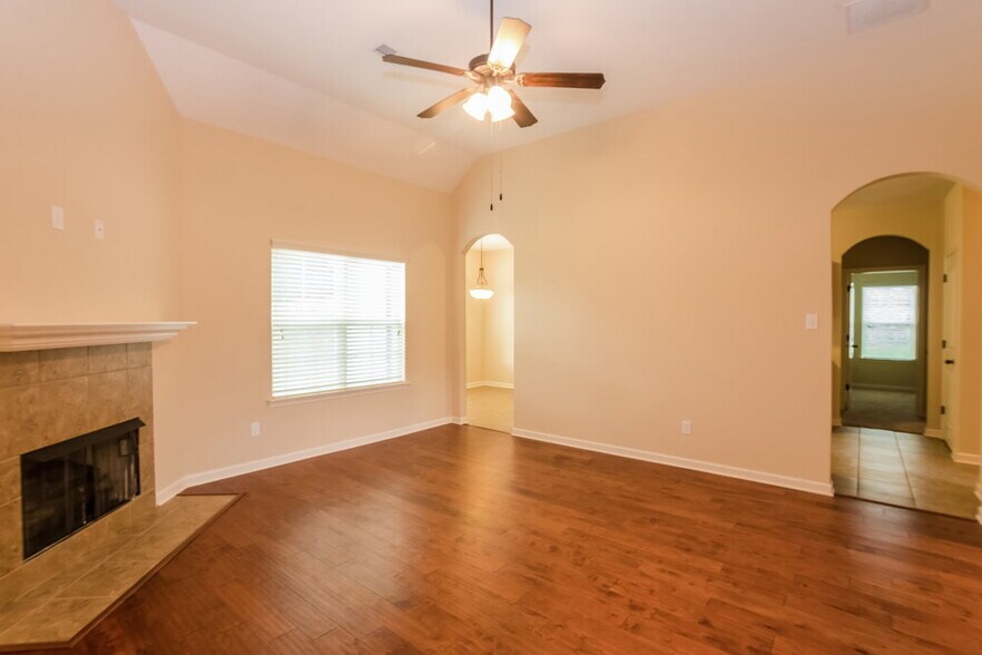 Building Photo - 6156 Trail Creek Ln