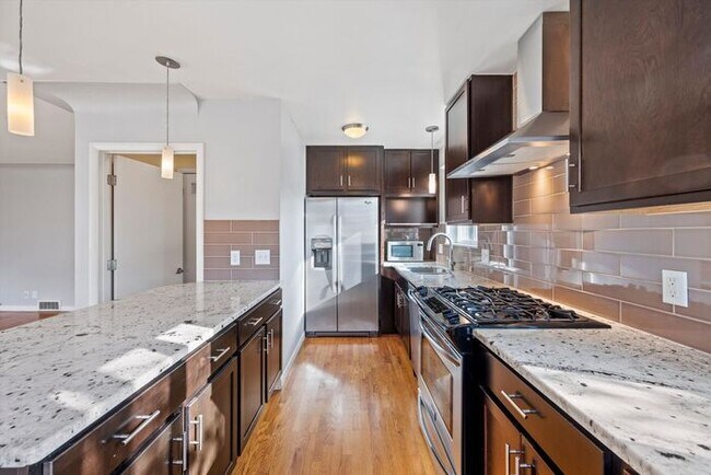 Building Photo - 2-Bedroom Denver Apartment | In-Unit Laundry + Modern Kitchen