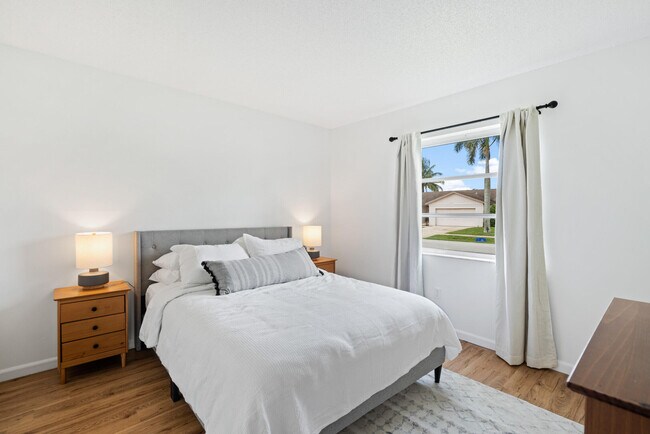 Building Photo - 1019 Larch Way