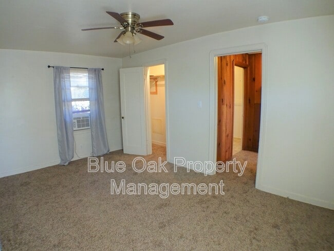 Building Photo - 1476 E 8th St