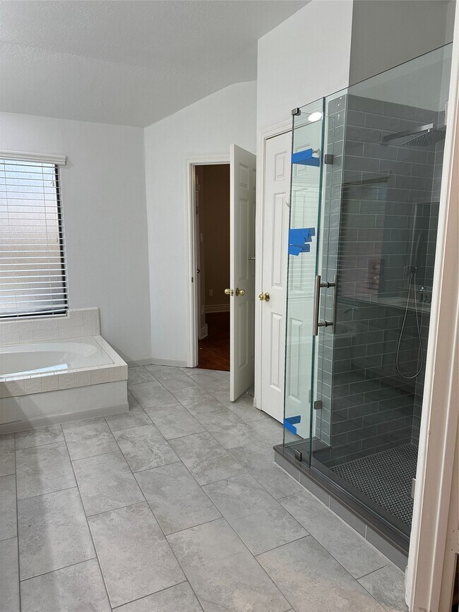 Building Photo - 14419 Redbud Valley Trail