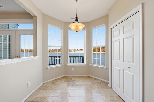 Building Photo - 5456 Summer Crescent