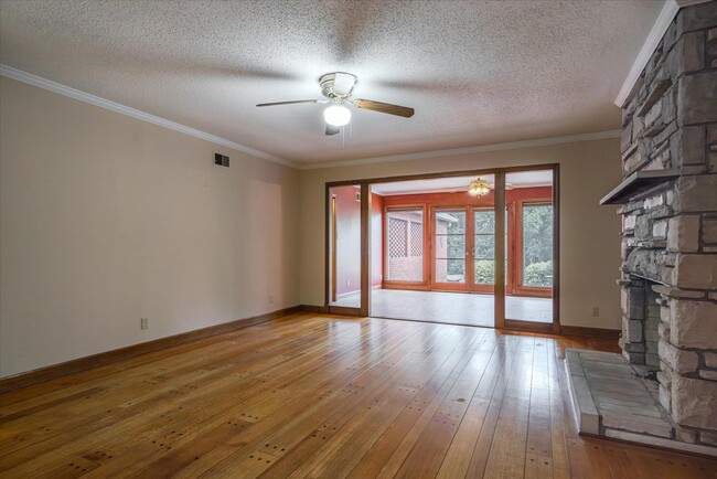 Building Photo - 356 Perkins Extd