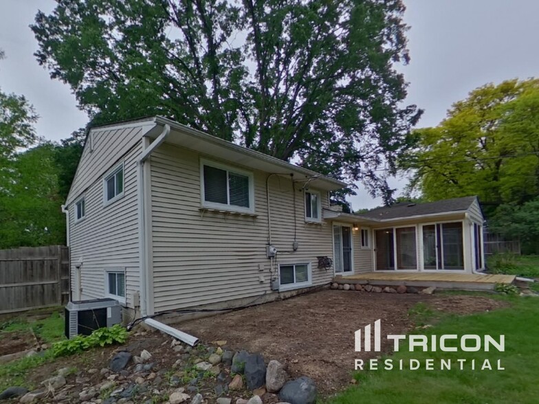 Building Photo - 3607 Robinwood Terrace