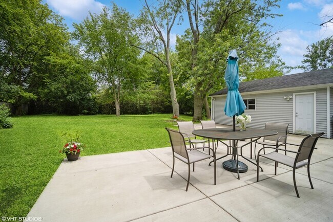 Building Photo - 685 Anthony Trail