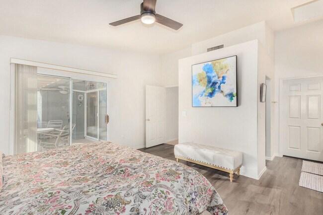 Building Photo - 220 N 22nd Pl