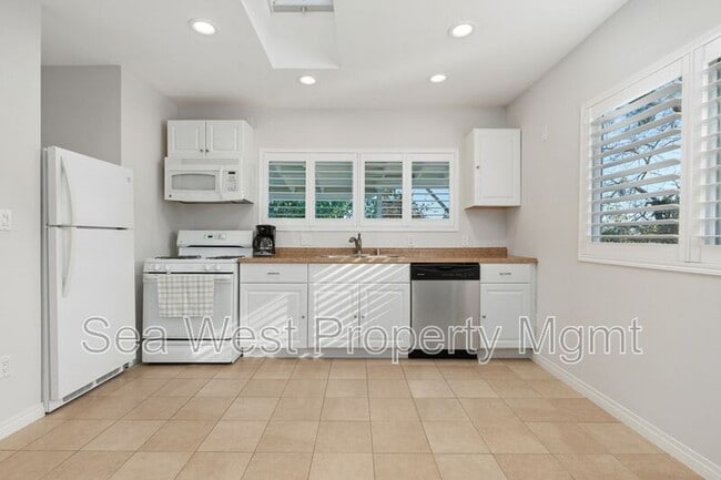 Building Photo - 3267 Bernardo Ln