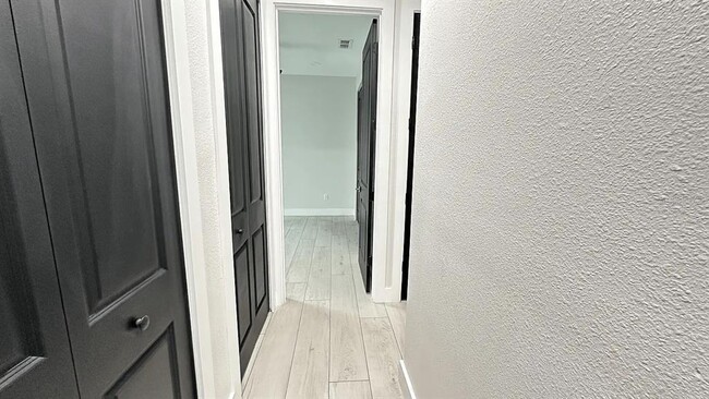 Building Photo - 710 Childs Ave