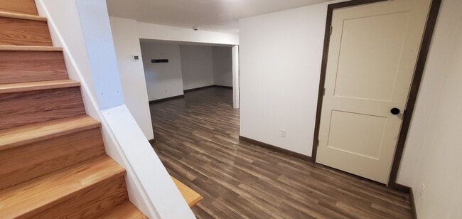 Building Photo - 5 Bedroom Updated Home