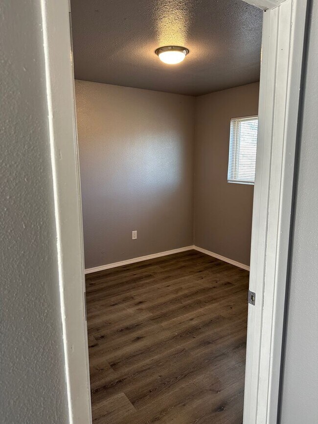 Building Photo - 1277 Jelso Ave