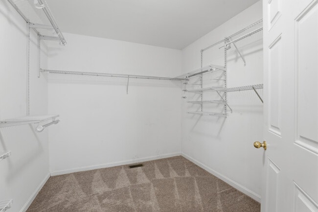 Building Photo - 35900 Abbey Dr