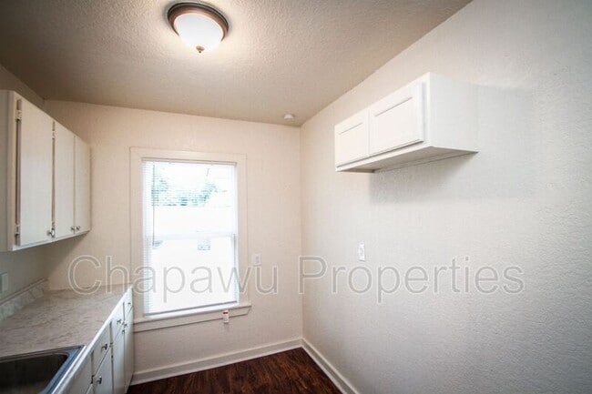 Building Photo - 936 Poinsettia St