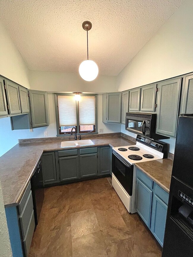 Building Photo - ~ RENT SPECIAL ~ HOLIDAY MERRINESS ~ Beautiful 4 bedroom cul-de-sac home for rent!