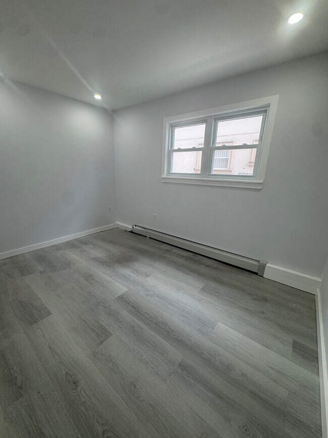 Building Photo - 47 Carpenter Ave