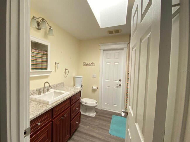 Building Photo - 10123 Bay Ave